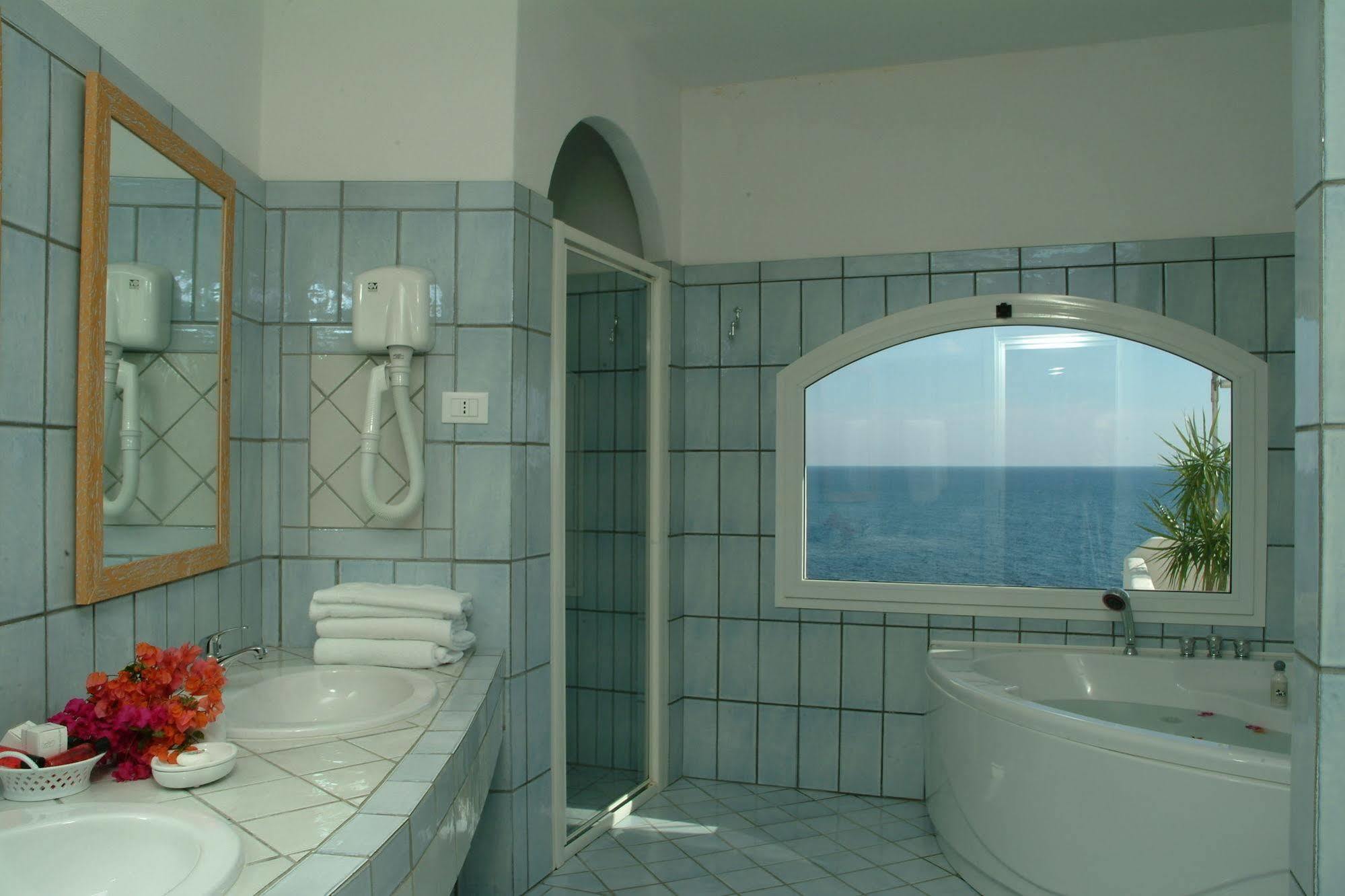 Punta Rossa 4*